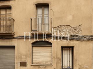 Casa adosada en Manlleu. Casa de pueblo a rehabilitar en el corazn de manlleu