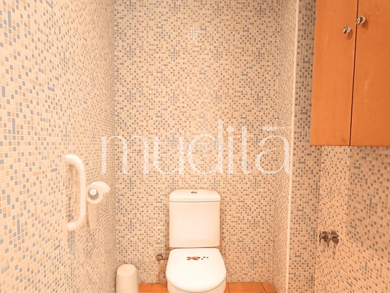 Foto 5dc66f19-e80d-4eef-85d2-70f5c0045ecf. Casa adosada un hogar que abraza jardín, amplitud y calma en el centro en Argentona