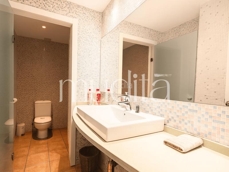 Foto 9f96a538-367f-4103-8d8b-53807e114815. Casa adosada un hogar que abraza jardín, amplitud y calma en el centro en Argentona