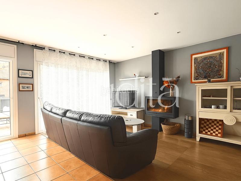 Foto c76c597b-b9e3-4689-b0a7-74833aa41d8c. Casa adosada un hogar que abraza jardín, amplitud y calma en el centro en Argentona