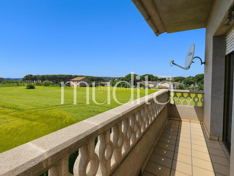 Foto 20d6eb13-4d6b-4ba2-8c87-de698cb289b6. Masia amb calefacció aparcament a Palau-solità i Plegamans