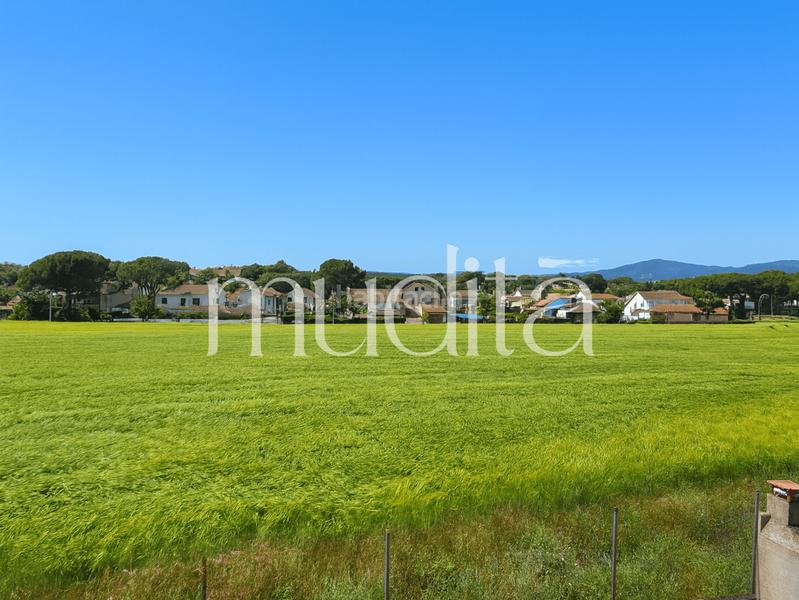 Foto bdf9f994-95ce-4d42-bc73-72495c006619. Masia amb calefacció aparcament a Palau-solità i Plegamans