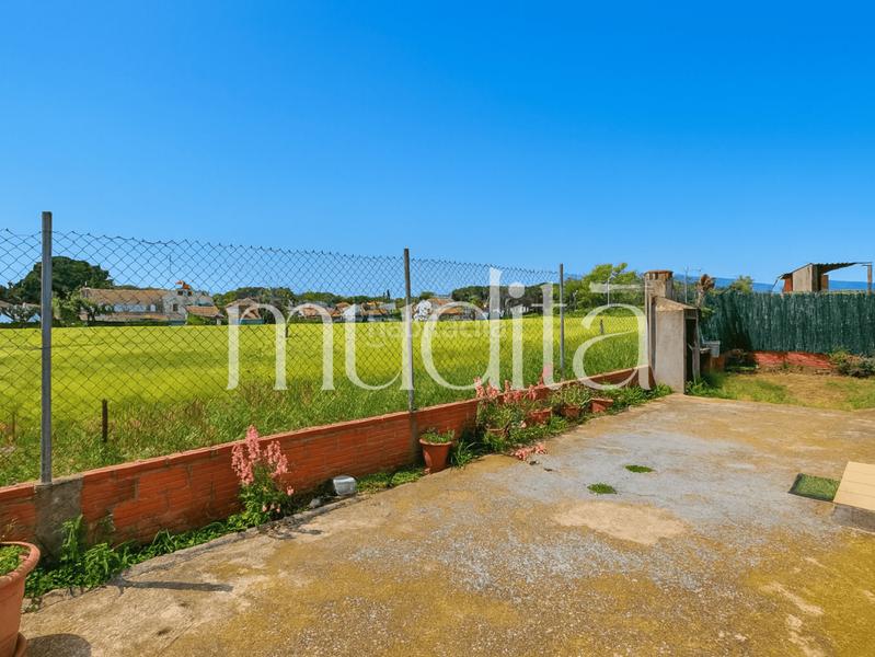 Foto ea97e60f-d4f8-416b-8a10-cc41d10a2037. Masia amb calefacció aparcament a Palau-solità i Plegamans