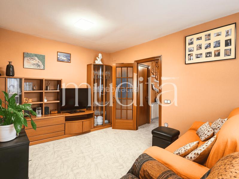 Foto f30f744f-7284-4411-b94c-506ab69deb5f. Masia amb calefacció aparcament a Palau-solità i Plegamans