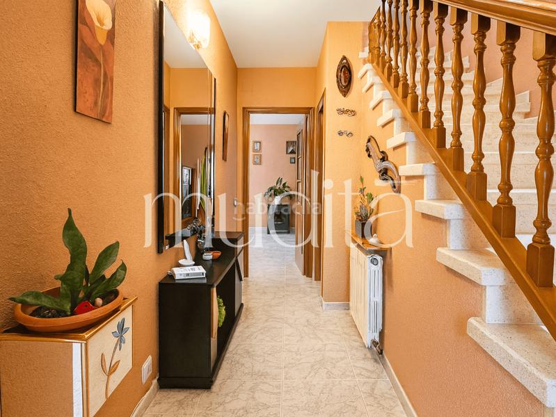 Foto f50b895c-1917-44db-90c6-40c3013f2ccc. Masia amb calefacció aparcament a Palau-solità i Plegamans