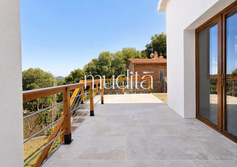 Foto f4bad5b2-d3a8-48cd-801a-fdb9e6632dd9. Casa amb calefacció aparcament piscina a Sant Cebrià de Vallalta