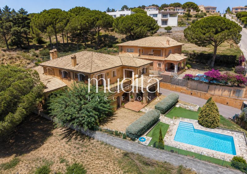Foto 52250685-1be4-4731-accb-f1ecc9268e2a. Casa con riscaldamento parcheggio piscina in Nucli Urbà Argentona