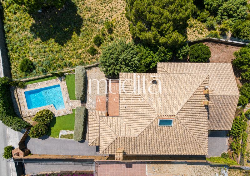 Foto bf203ee0-bc3a-4b30-b529-7d0660bcb7ba. Casa con riscaldamento parcheggio piscina in Nucli Urbà Argentona