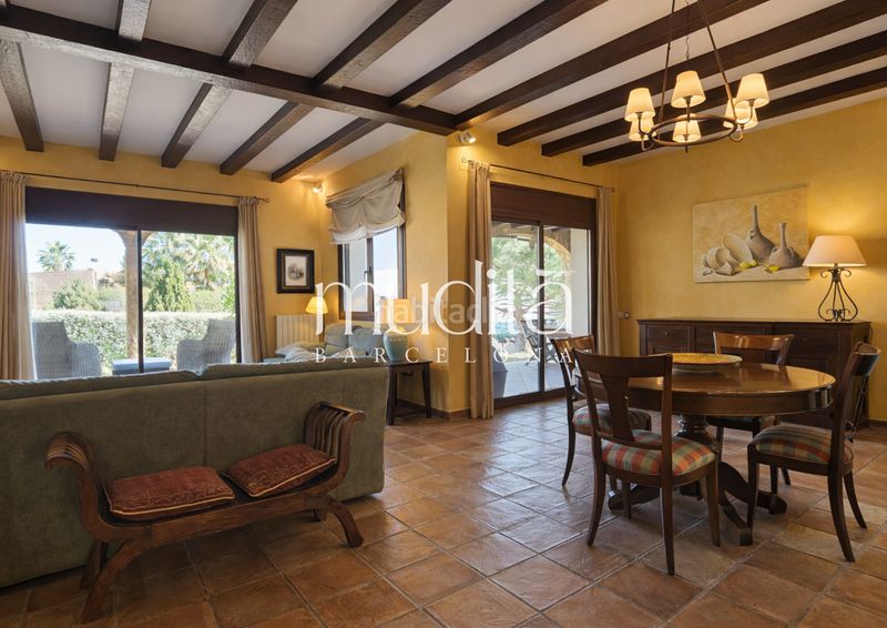 Foto ddaee3ab-aa52-45c6-9765-c7b435a97112. Casa con riscaldamento parcheggio piscina in Nucli Urbà Argentona