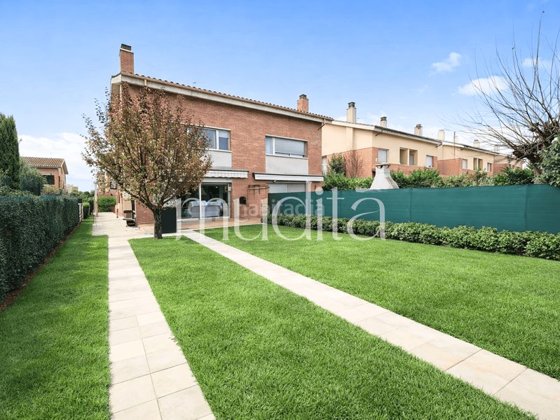 Foto 1119a776-1d6f-4436-9068-c36638c2d1c0. Casa adossada amb calefacció aparcament a Caputxins-Ambulatori Vic