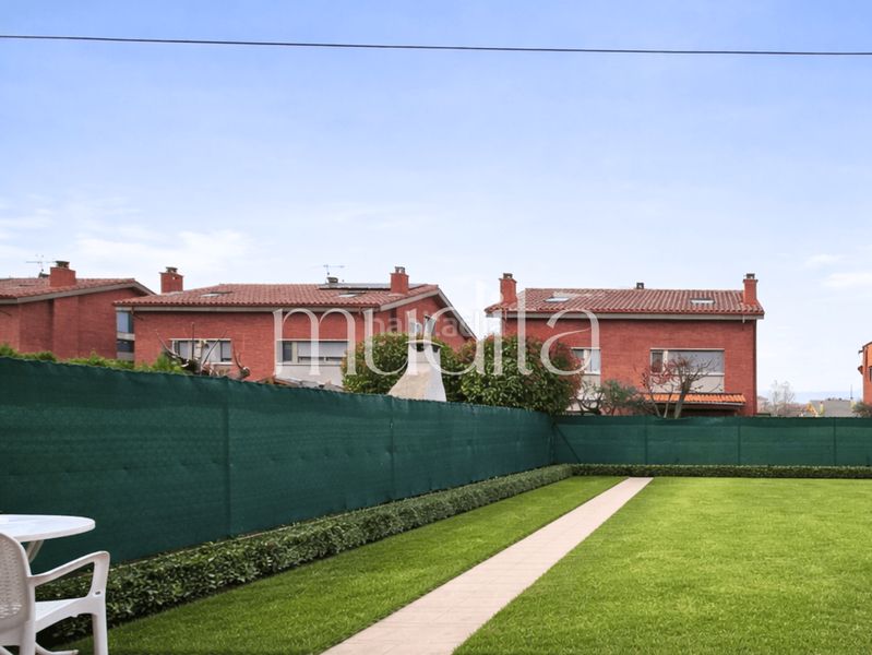 Foto 70f950a7-b785-450b-b6e5-7e3e00831b79. Casa adossada amb calefacció aparcament a Caputxins-Ambulatori Vic