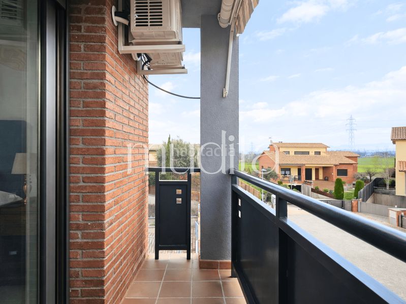 Foto a668c93d-c361-410d-8232-07133ac11e1b. Casa adossada amb calefacció aparcament a Caputxins-Ambulatori Vic