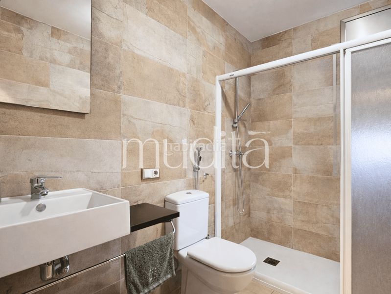 Foto f649cbf3-fbdb-4466-9372-44d75a4419fe. Casa adossada amb calefacció aparcament a Caputxins-Ambulatori Vic