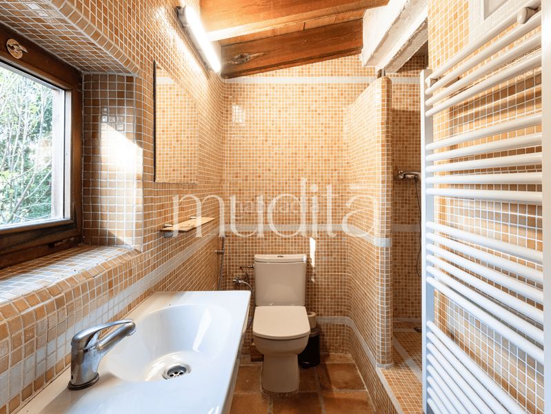 Foto 5873c494-e205-414f-be83-5e86da35d8c6. Masia amb calefacció aparcament a Tavertet