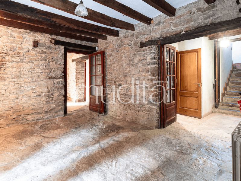 Foto ab5bcc2a-6a05-4699-9bbb-cbd7161fb2cf. Masia amb calefacció aparcament a Tavertet