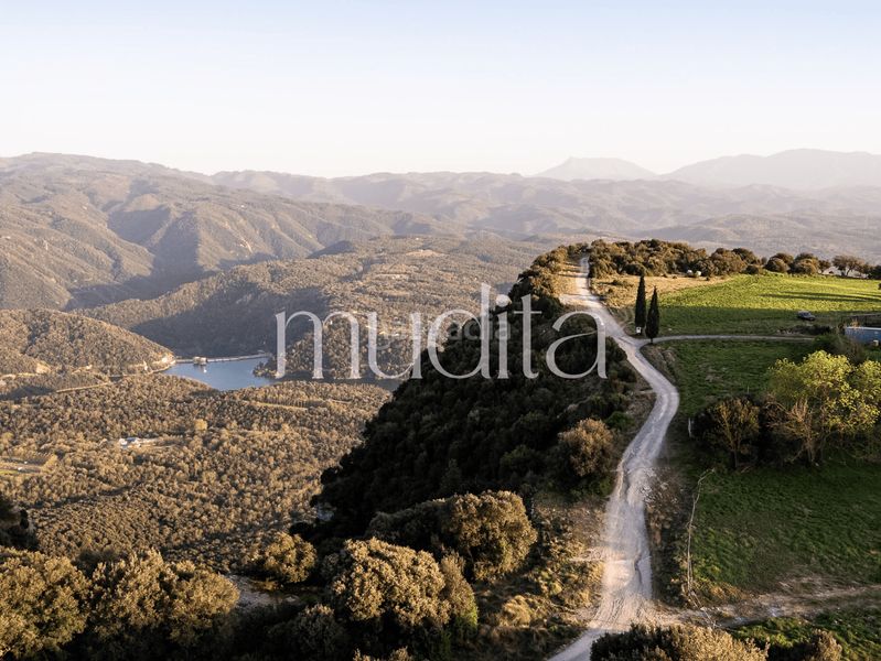 Foto c29d4d56-0a58-4f80-9bea-b5e3a4ea08e8. Masia amb calefacció aparcament a Tavertet