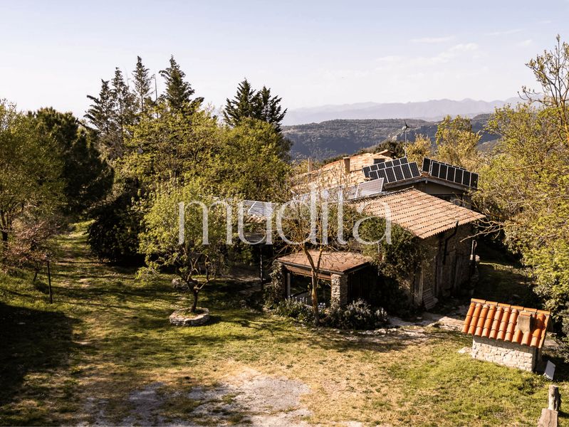 Foto da4f662e-81ad-40c2-b564-847bc6799171. Masia amb calefacció aparcament a Tavertet