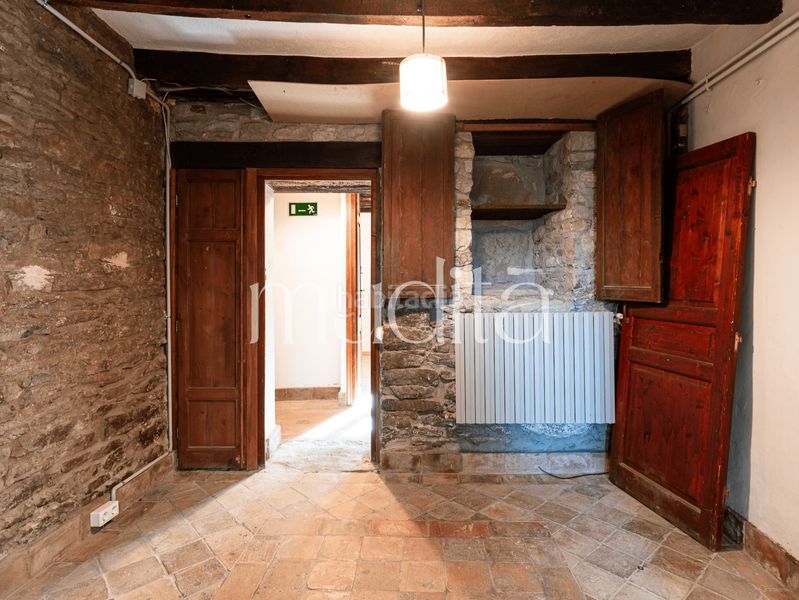 Foto f6ab1f36-a9f9-4868-af9a-2629c72211df. Masia amb calefacció aparcament a Tavertet