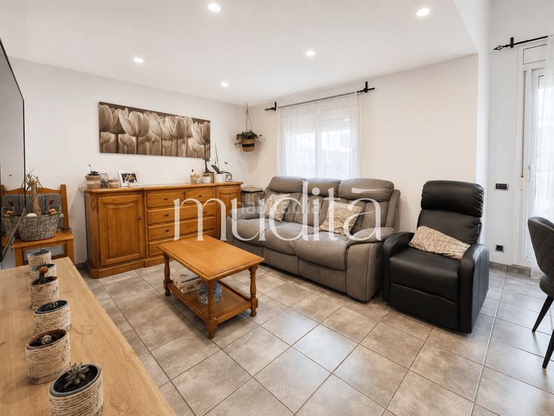 Foto a429fd98-2baf-4a85-be22-528767321ad1. Casa adossada amb calefacció aparcament piscina a Avinyó