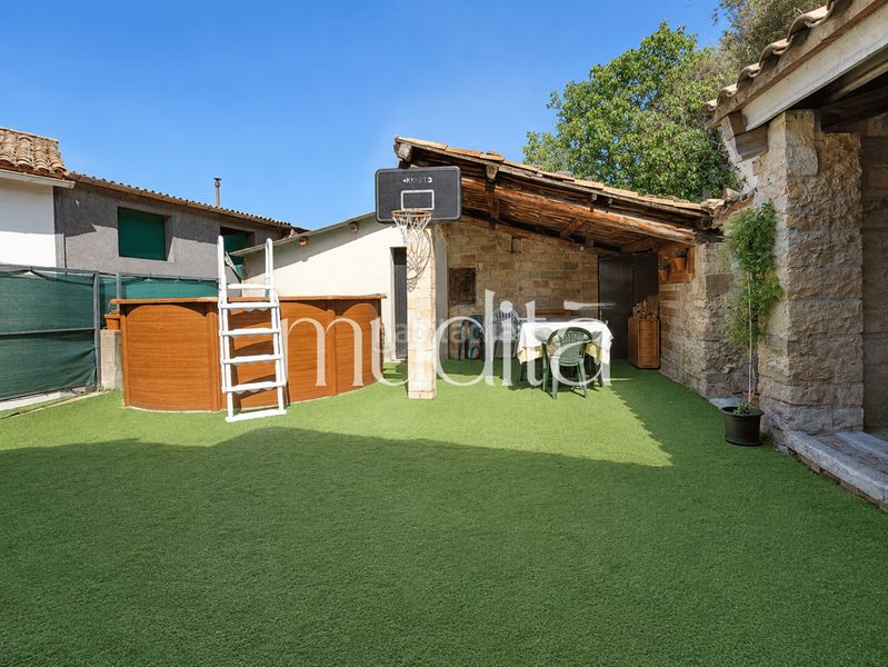 Foto c92f0a3c-e6ae-4f87-95d4-80c2ef5b1132. Casa adossada amb calefacció aparcament piscina a Avinyó