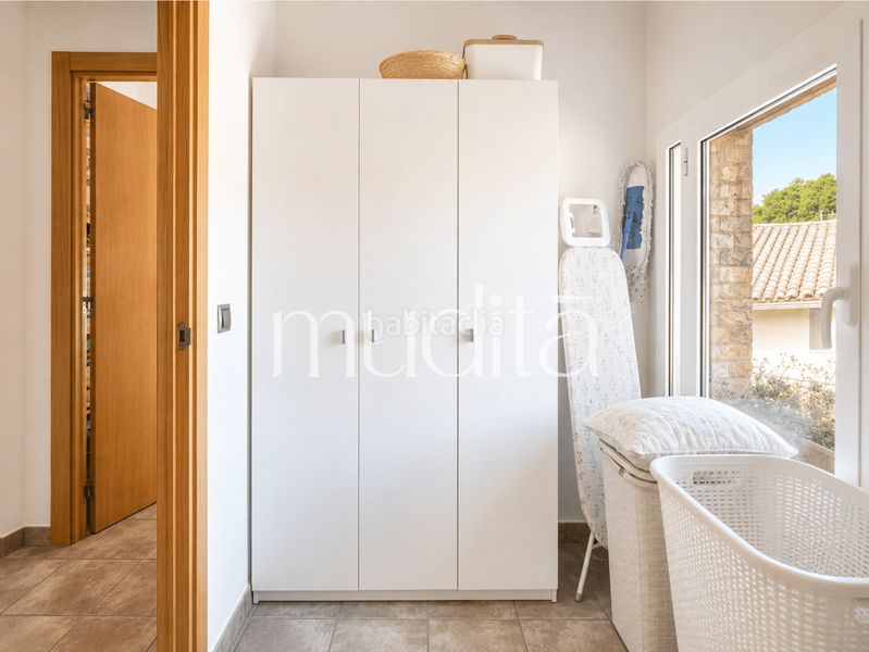 Foto e6acd582-242a-4c91-a229-88e0cb148ede. Casa adossada amb calefacció aparcament piscina a Avinyó