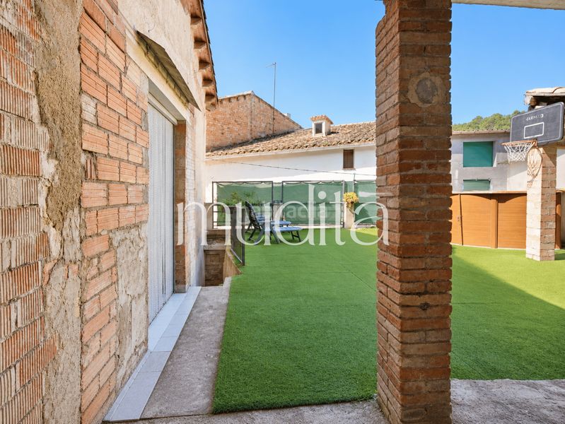 Foto f697b791-6318-4580-9f30-34a54fd76a00. Casa adossada amb calefacció aparcament piscina a Avinyó