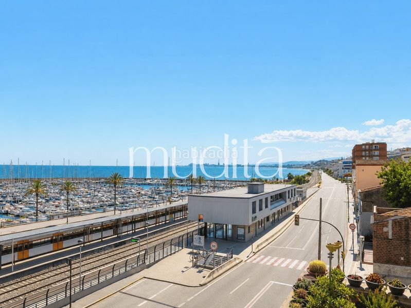 Foto c74e5ee7-b77d-4340-afd9-842e5663f6e9. Casa adossada a Centre Masnou (El)