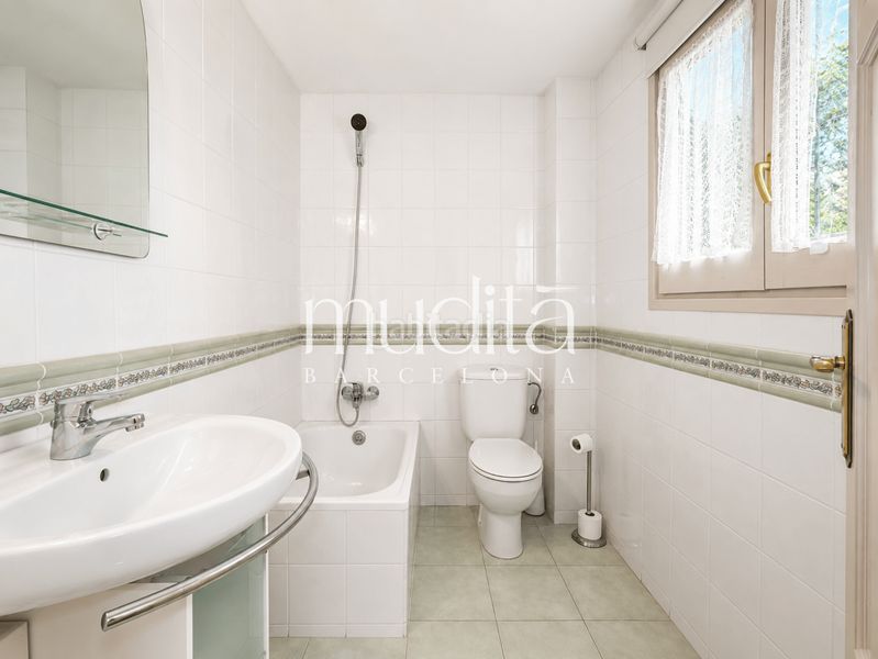 Foto bcd628c9-edb9-48c4-bd77-3a1fba848357. Casa amb calefacció aparcament piscina a Ametlla del Vallès (L´)