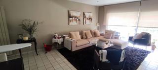 Casa adossada  Riera. Casa con local alquilado, dos plazas de aparcamiento y posibilid