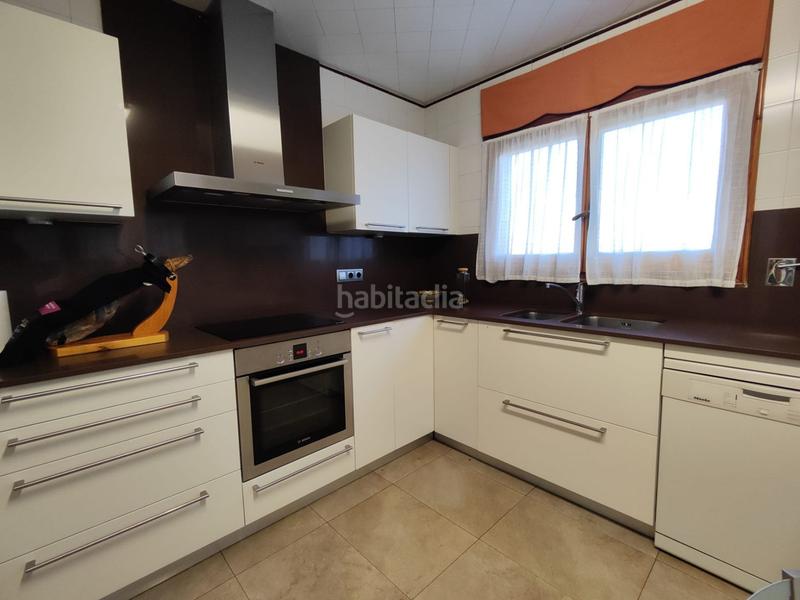 Foto fbb5b489-ac69-4844-a9bc-7e3628a7c574. Maison avec chauffage parking dans Canovelles