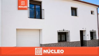 Chalet  Calle larga. Chalet adosado de 400m2 en valdeganga