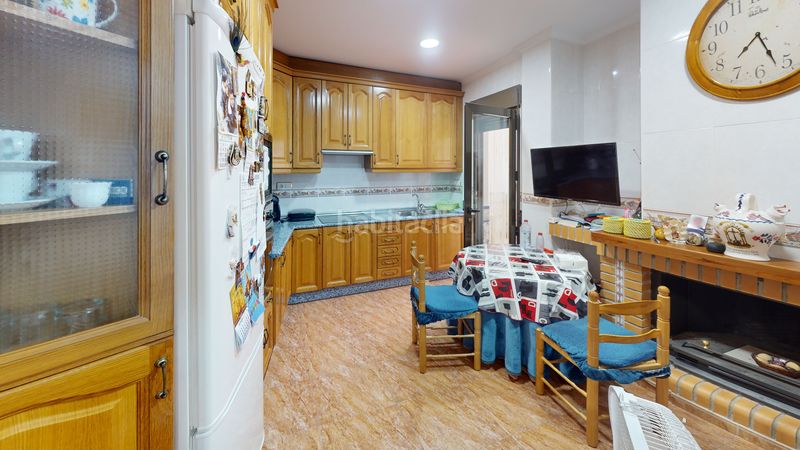 Foto 185ff55e-670e-4455-b783-296972824bef. Casa adossada amb xemeneia aparcament a Lezuza
