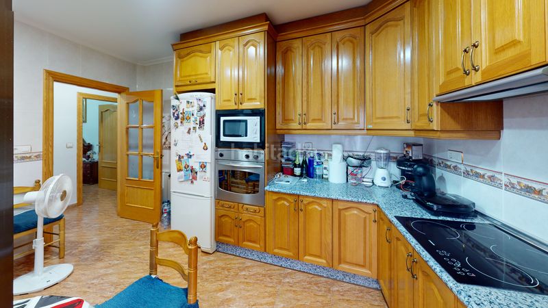 Foto 3e0b1314-c9b6-42d7-b65d-f4b145ea0899. Casa adossada amb xemeneia aparcament a Lezuza