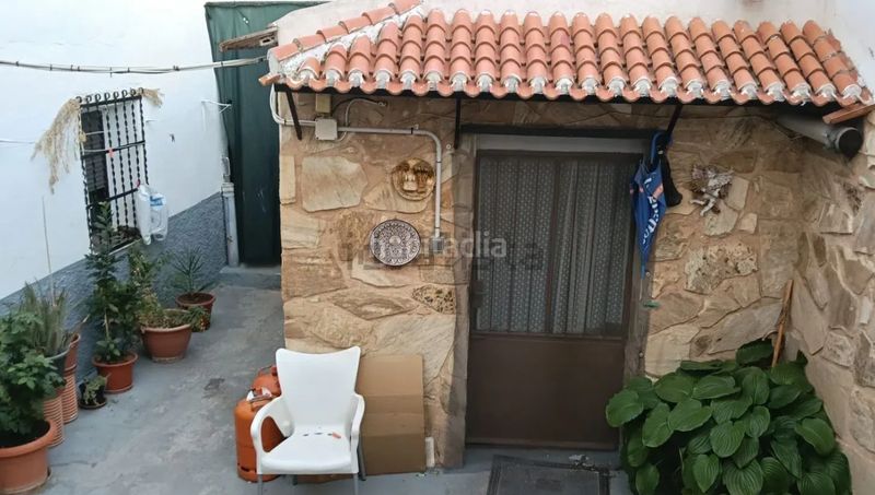 Foto a2e16515-dd51-4a7b-93c2-34604f902286. Casa adossada amb xemeneia aparcament a Lezuza