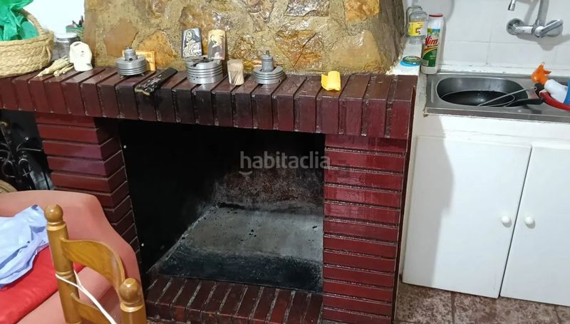 Foto b6254b96-e5aa-4610-ab26-f46d47a3f7ec. Casa adossada amb xemeneia aparcament a Lezuza