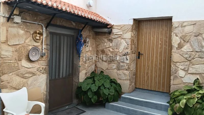 Foto e0ad2890-7771-42cc-87de-d7bb726158e3. Casa adossada amb xemeneia aparcament a Lezuza