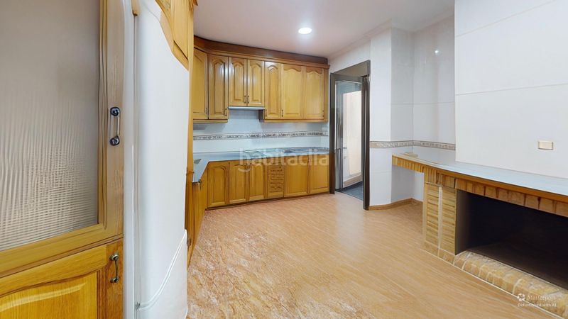 Foto f2edd92e-2b2c-41ea-a495-83b619afecc1. Casa adossada amb xemeneia aparcament a Lezuza