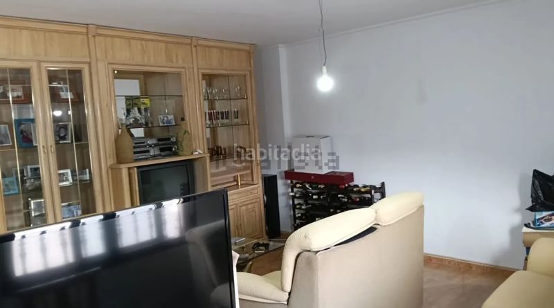 Foto f3fc212b-68ae-4abe-999e-0688f2292c12. Casa adossada amb xemeneia aparcament a Lezuza