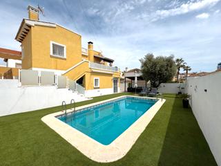 Chalet à San Miguel de Salinas. Precioso chalet independiente en zona privilegiada de san miguel