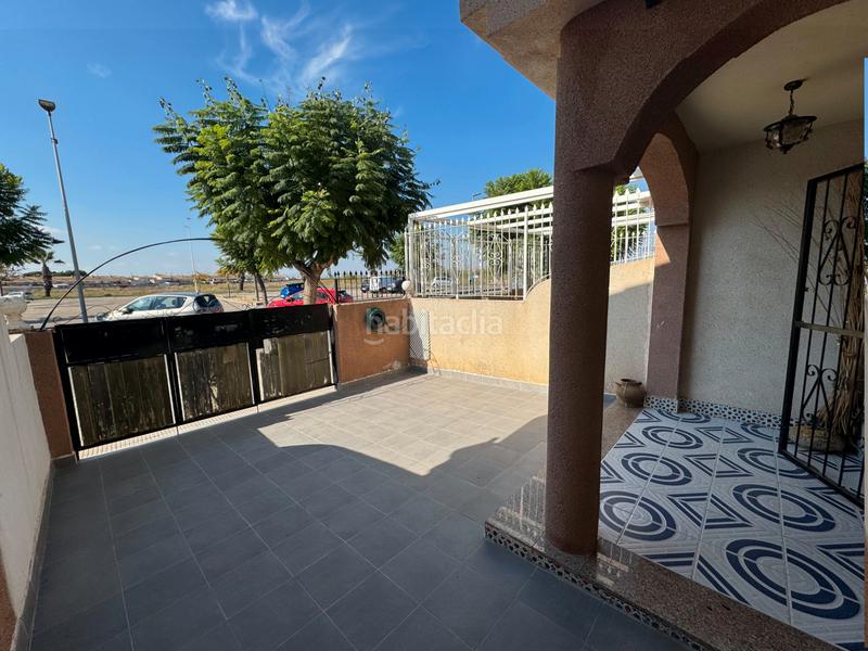 Foto 1cbd77b5-b71e-44bf-9e01-fce24baaf799. Chalet con parcheggio in Centro Alcázares (Los)