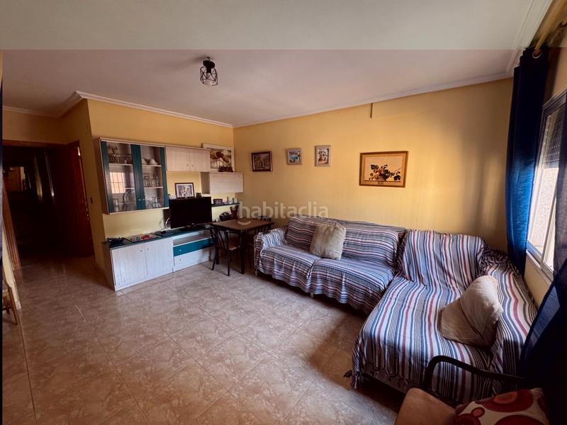 Foto 2fa35e0e-d95d-4d9d-aa3e-7af5eef6e6f8. Chalet con parcheggio in Centro Alcázares (Los)