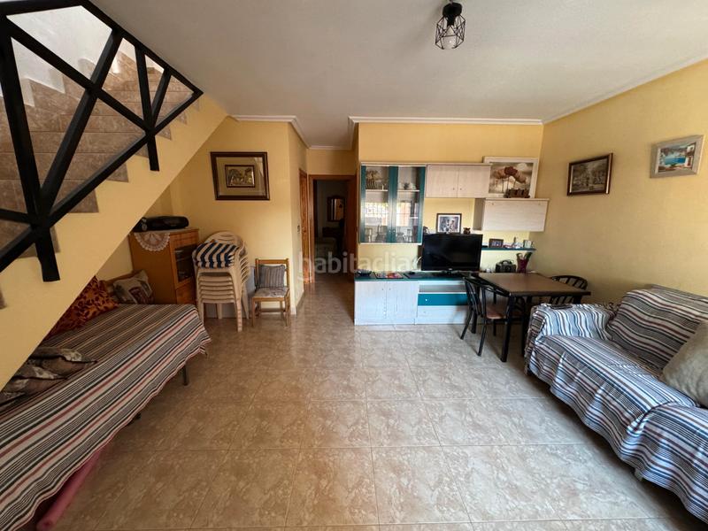 Foto c3a7ef3a-8583-4655-b234-bf45b4660e47. Chalet con parcheggio in Centro Alcázares (Los)