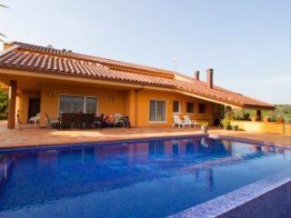 Xalet  Carrer dàlia. Gran chalet en can boatell con piscina