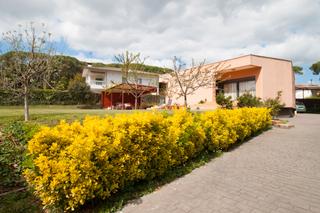 Chalet en Carrer del pi 127. Casa en can vila con amplio jardín y sauna propia