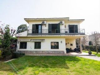 Chalet en Avinguda ngel guimer. Chalet con 5 habitaciones con parking, calefaccin y aire acondi