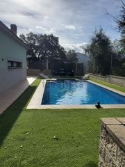 Chalet en Urbanització can pla 91. Casa en gualba con jardín y piscina