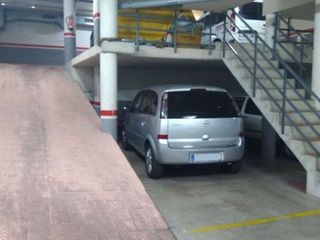 Parking coche en Carrer sant pon� 55. Plaza de parking para coche y moto en les franqueses