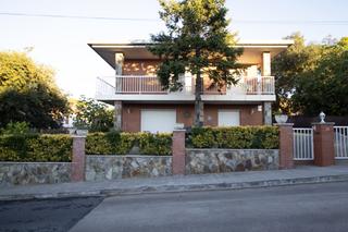Xalet  Carrer rosella. descubre tu nuevo hogar en can boatell de llinars! amplia casa
