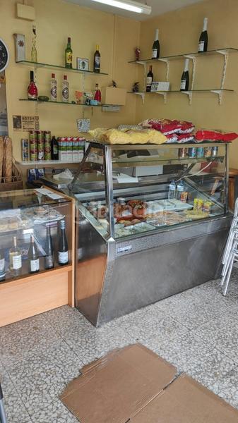 Foto b1cd757d-e463-438d-be6e-b9353cc52a45. Local comercial local totalmente equipado para seguir actividad de rostisería en Sant Pere de Vilamajor