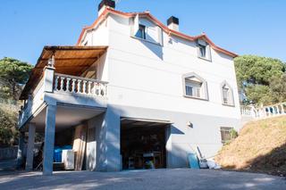 Casa en Avinguda can coll 105. ¡tu hogar ideal en plena naturaleza, a un paso de sant celoni!
